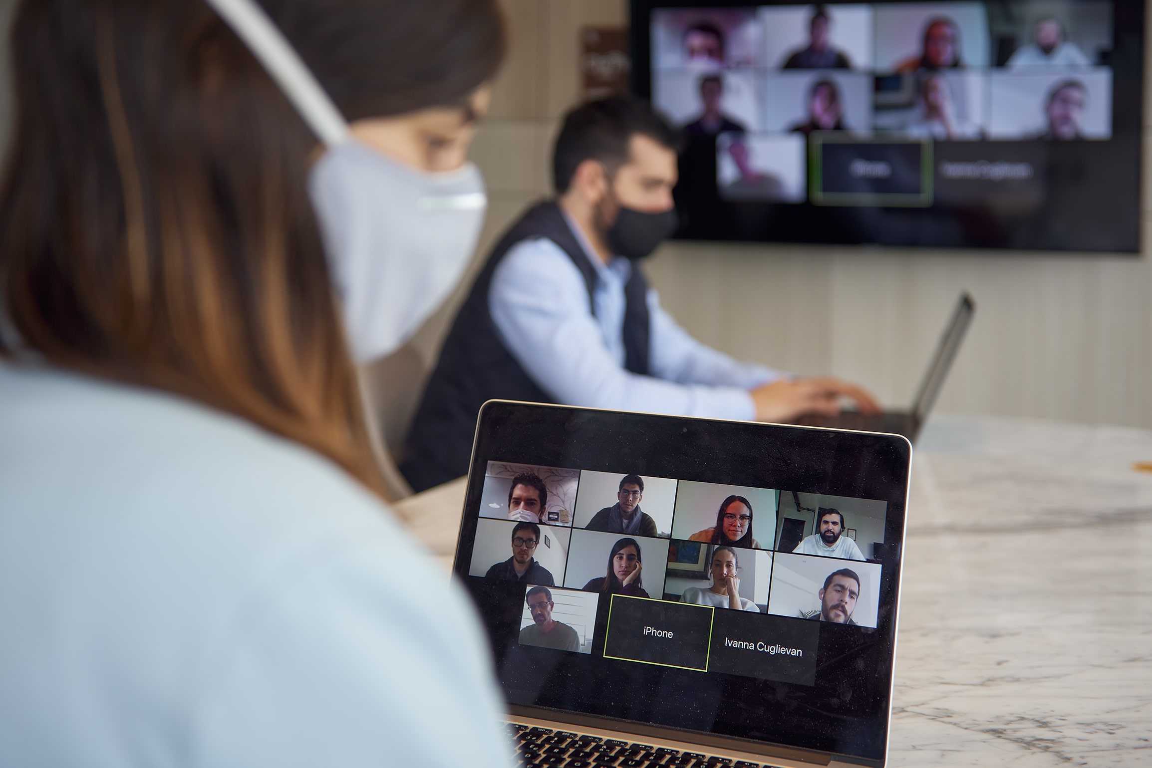 videollamada grupal con personas de distintas localidades